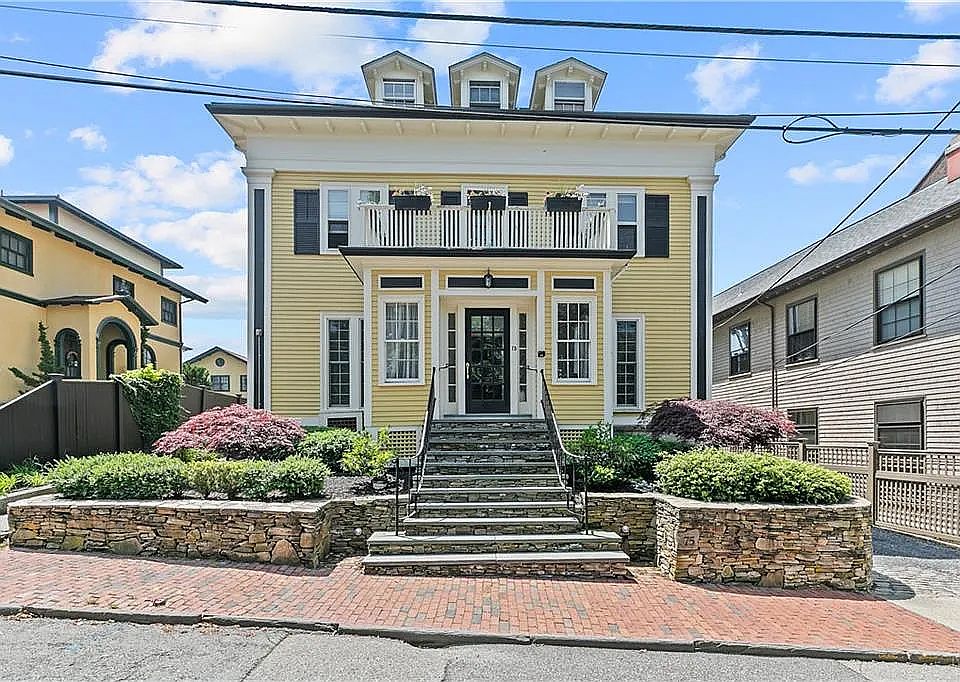 Welcome to the "Hill House"