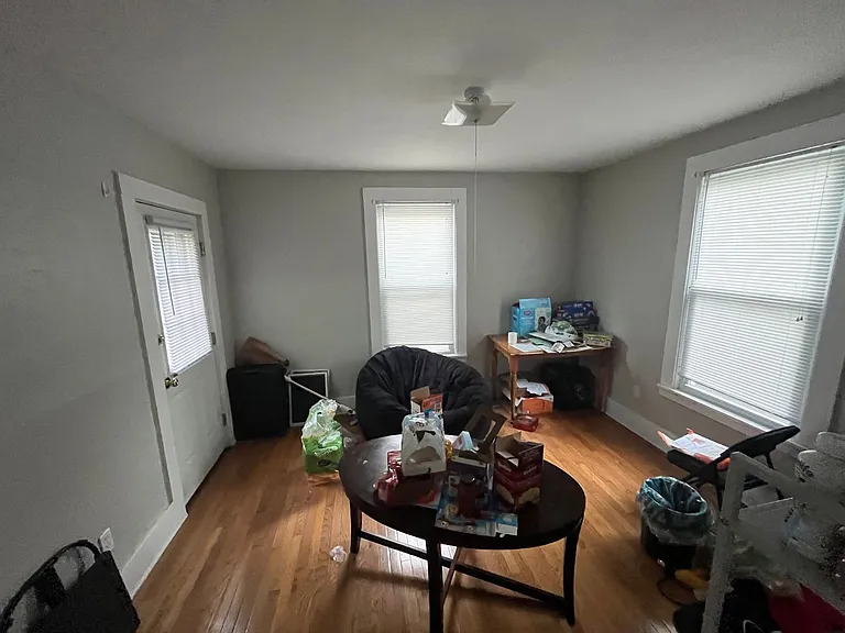 414 E Marshall St — Photo 8
