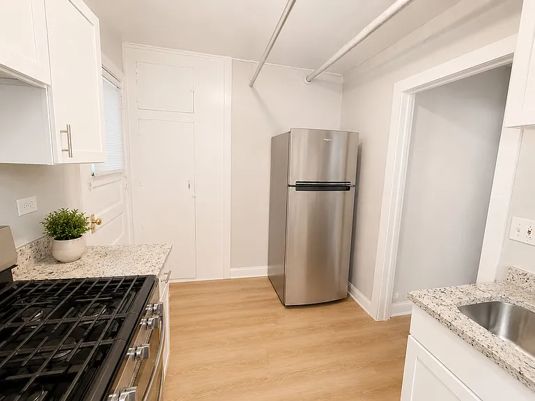 739 Hinman Ave #1G — Photo 5