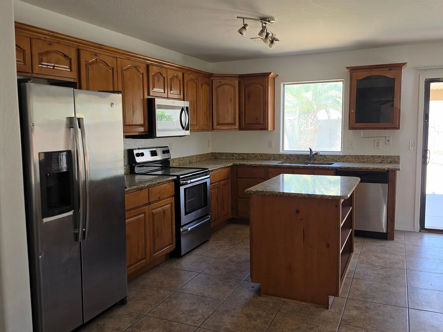 4BD/2BA San Tan Valley Home for Rent! — Photo 2