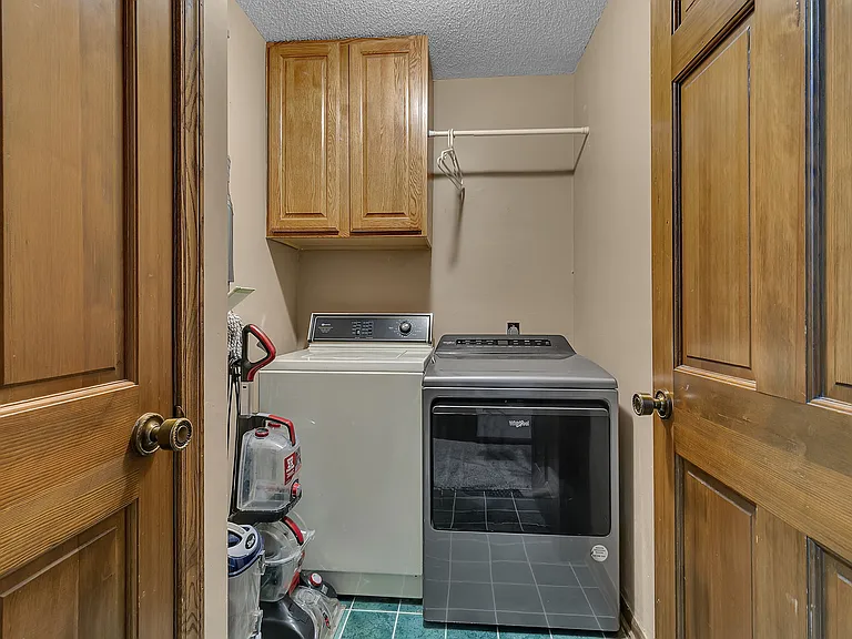 408 21st St SE — Photo 16