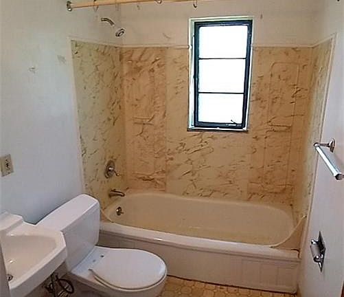 4th image of 21100 Crystal Ave
