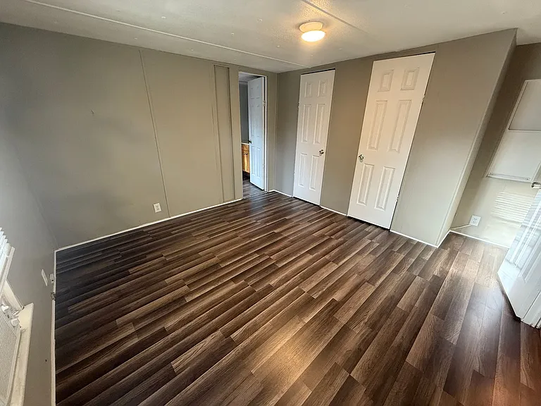 16584 Lakeway Cir — Photo 4
