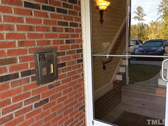3rd image of 811 Providence Glen Dr
