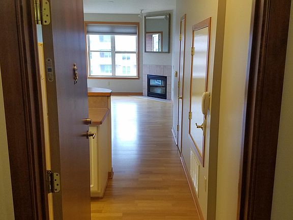 2nd image of 360 W Washington Ave Unit 713