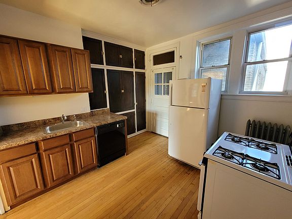 3rd image of 4833 N Wolcott Ave APT 2A