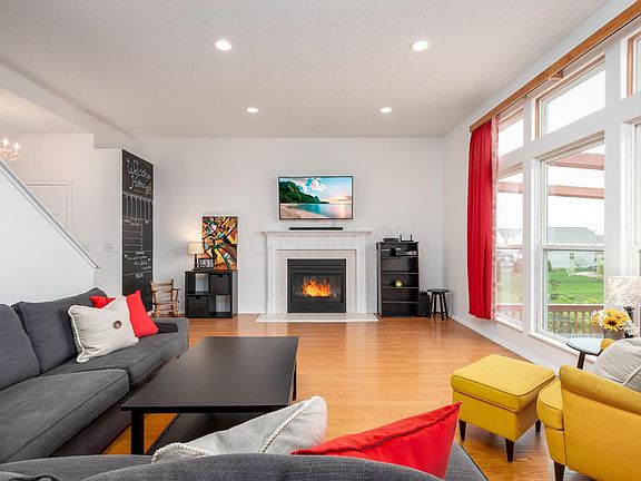5th image of 1529 Grove Hill Dr