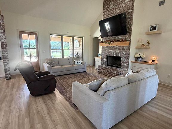 4th image of 293 Henry Bass Rd