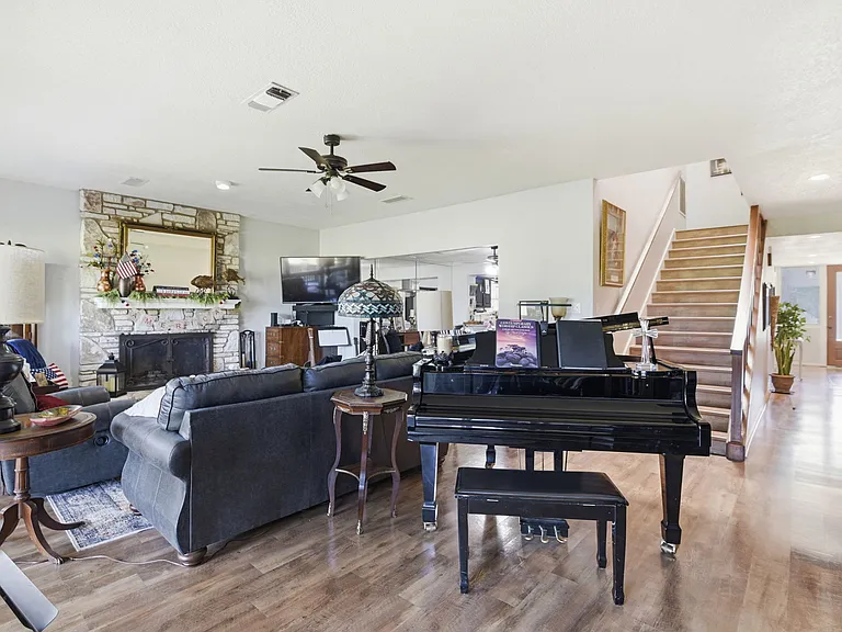 701 Oakland Hills Ln — Photo 6