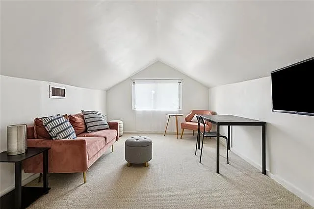 1 bed, 1.0 bath, 600 sqft, $1,725 — Photo 2