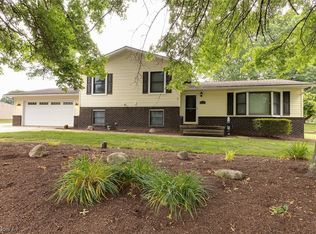 2726 Highline Dr, Mogadore, OH 44260