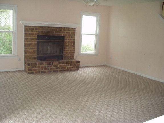 4th image of 3205 Winterberry Ct
