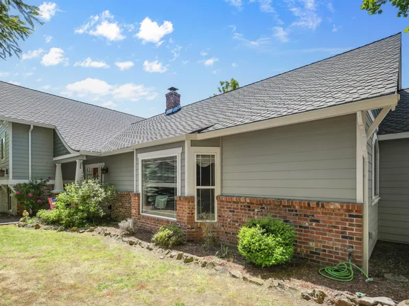 1373 Highcrest Dr, Medford, OR 97504