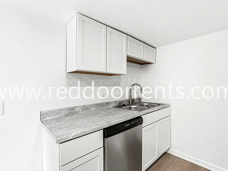 389 N Main St #G — Photo 5