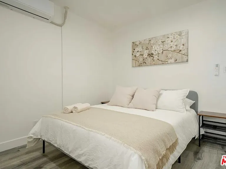2417 S Budlong Ave #3 — Photo 15