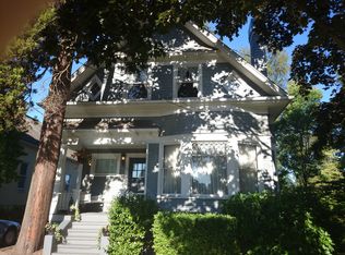 1813 Warren Ave N, Seattle, WA 98109