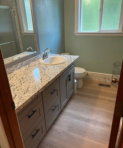 878 NE Thomas Ct — Photo 11