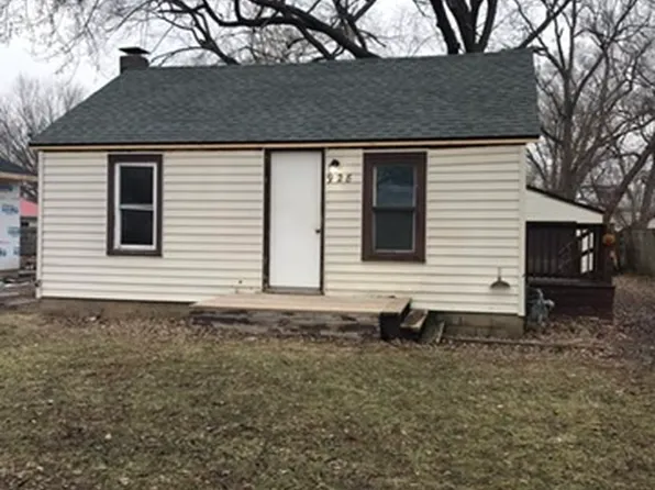 928 Anna Ave, Machesney Park, IL 61111
