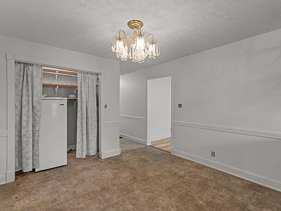 5th image of 215 Lynn Dr