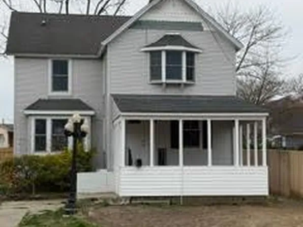 68 Center Ave, Bay Shore, NY 11706