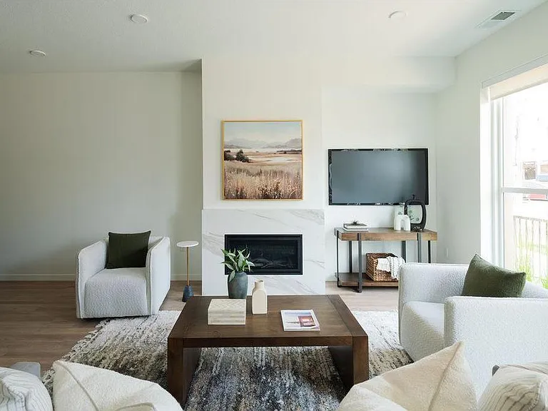 1 West Dr #10 — Photo 3