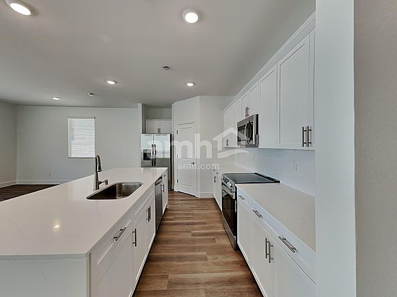 4th image of 5723 Morgans Mile St