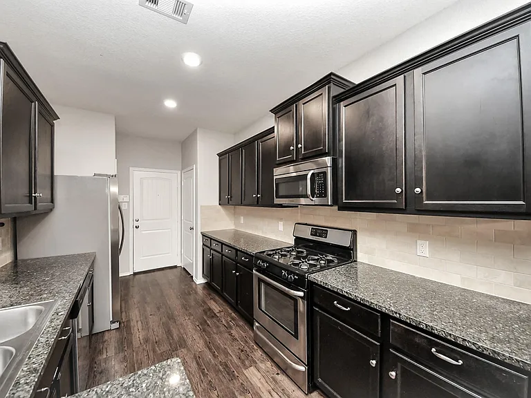 16130 Beachside Pl — Photo 21