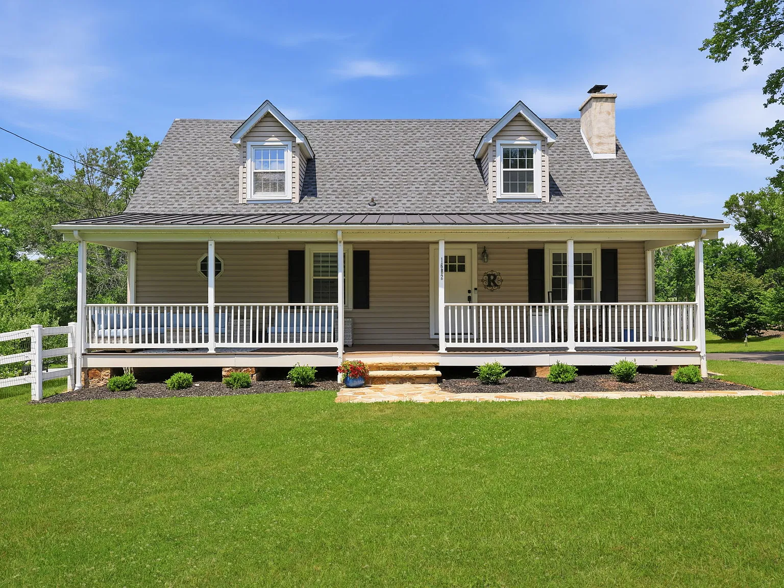4 bed, 3.5 bath, 2304 sqft, $5,000 — Photo 4