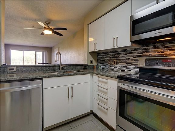 5th image of 13827 Fairway Island Dr APT 1227