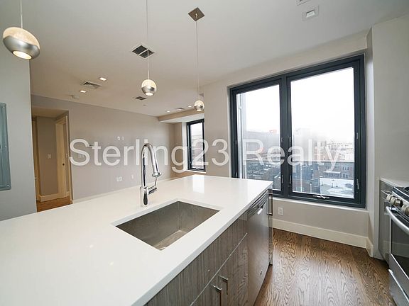 5th image of 27-18 Hoyt Ave S #3C