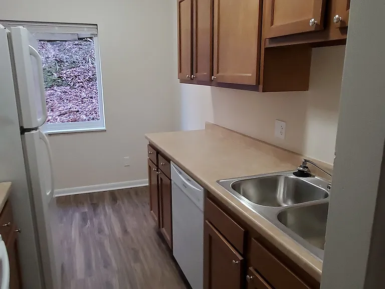 1252 Edwards Ln — Photo 6
