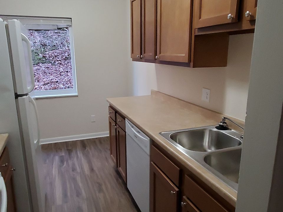 1st image of 1256 Edwards Ln #B4