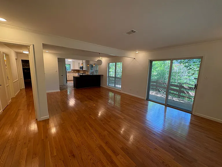 2620 N Taylor St — Photo 2