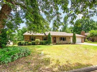 2335 E Sweetbriar Dr, Fayetteville, AR 72703