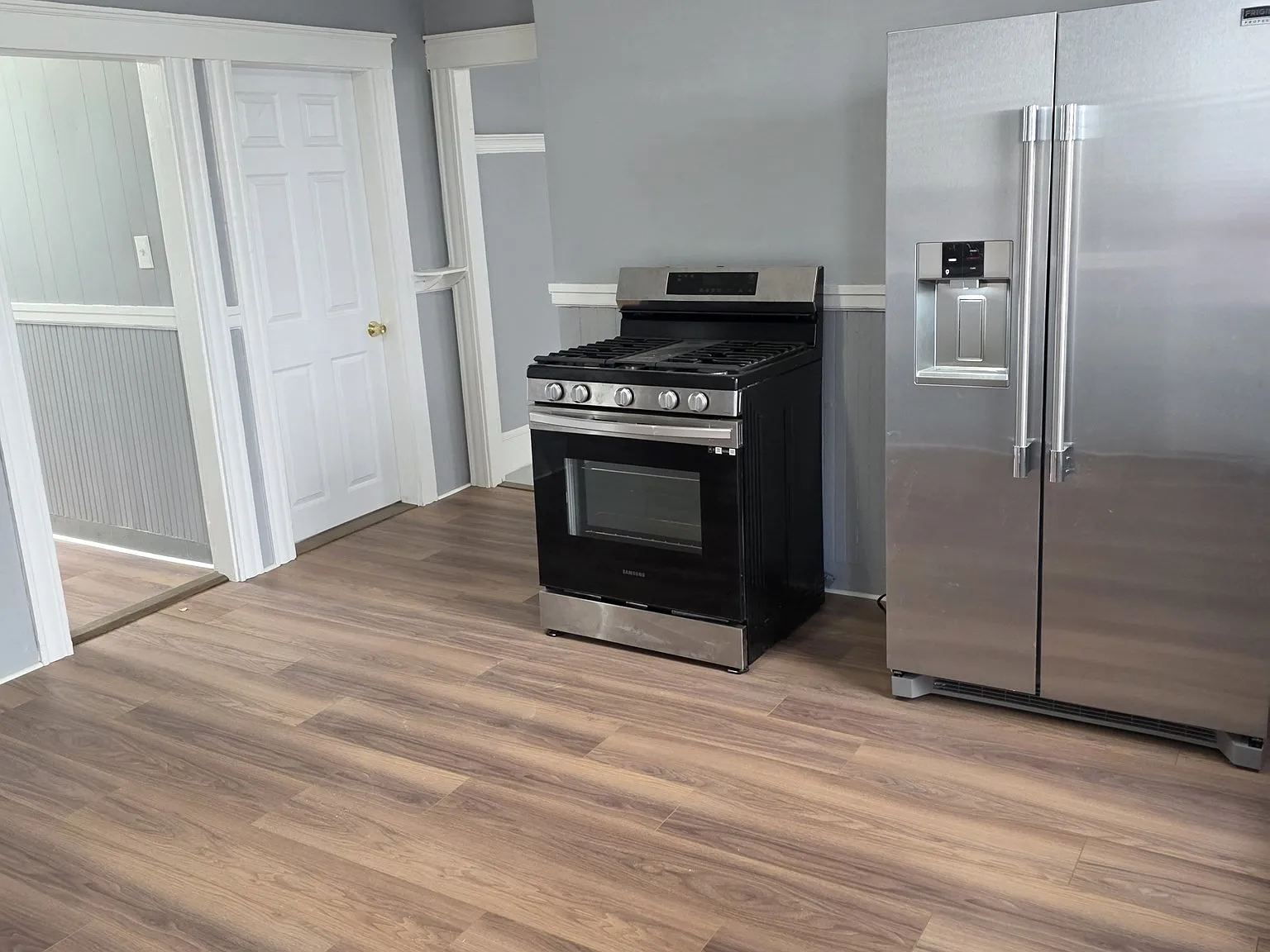 4 bed, 1.0 bath, 1365 sqft, $2,600 — Photo 2