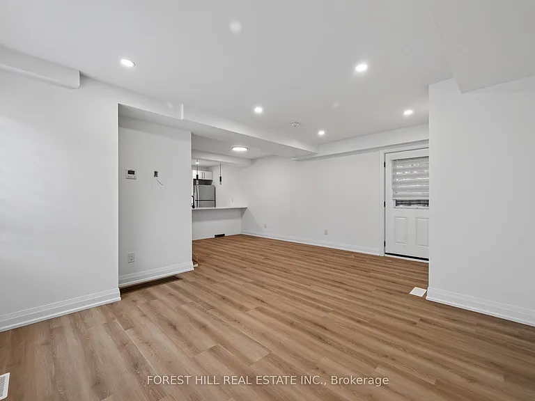 221 Churchill Ave #R — Photo 41