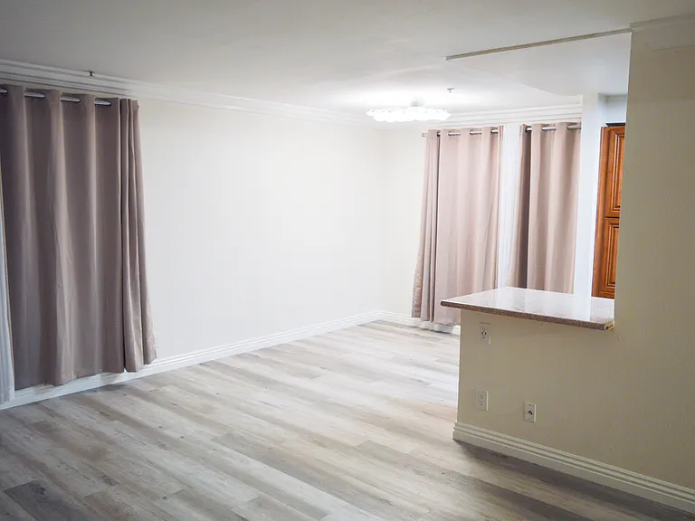 1726 Winona Blvd #104 — Photo 4