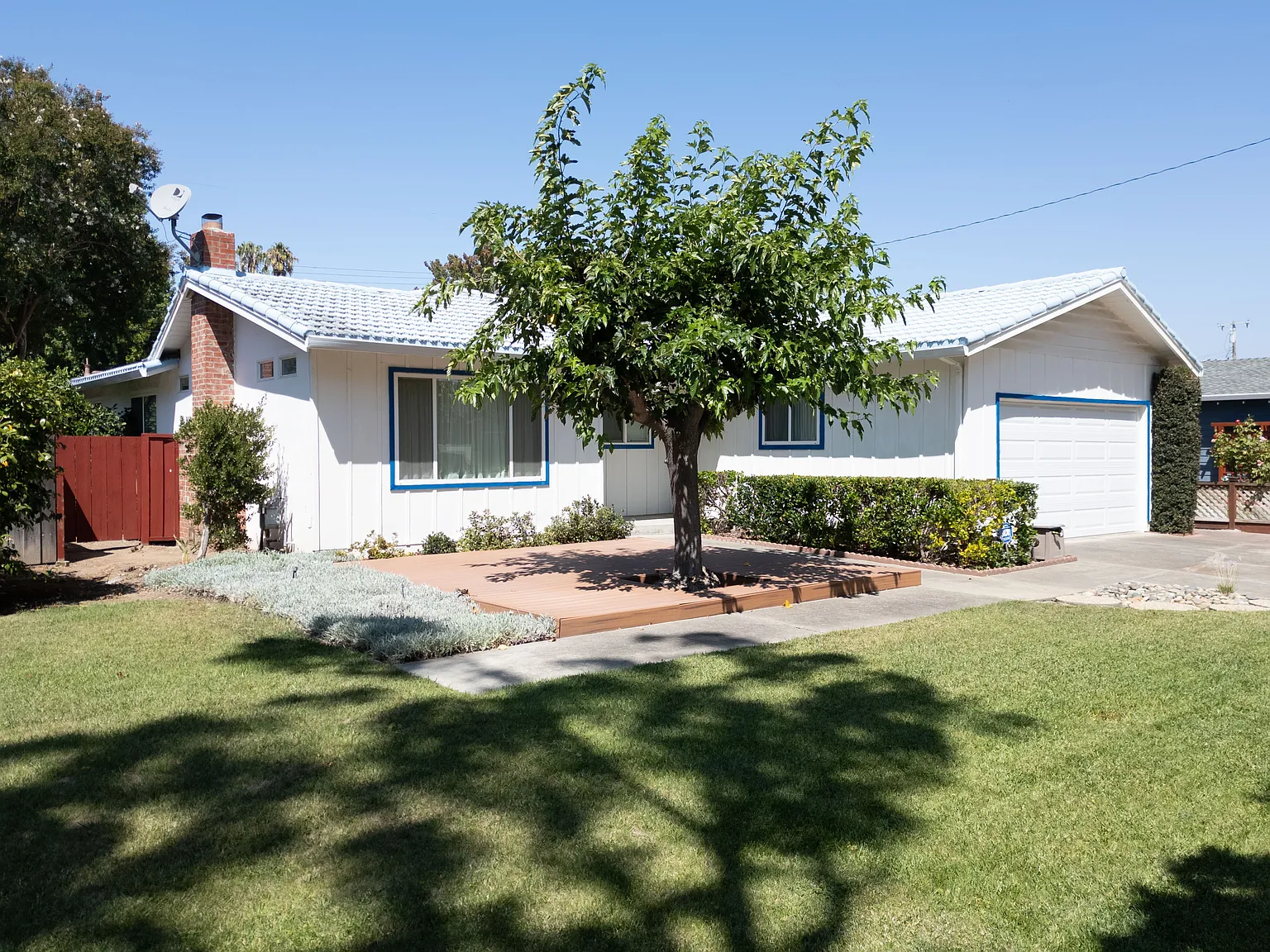 3 bed, 1372 sqft, $4,495 — Photo 1