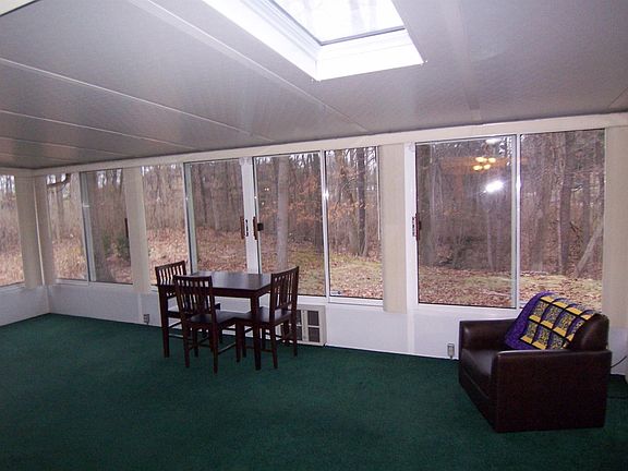 5th image of 475 Clubhouse Dr