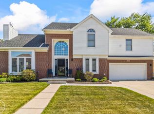 22385 Peltier Point, Saint Clair Shores, MI 48081
