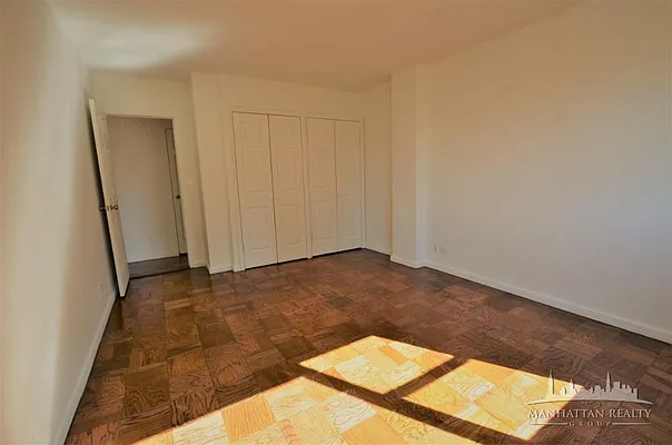 Rented by Manhattan Realty Group | media 34