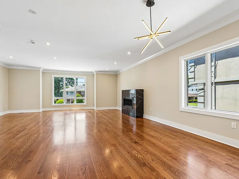 211 Warwick Ave #1 — Photo 18
