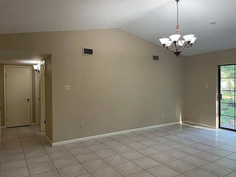 55 Point West Cir — Photo 6