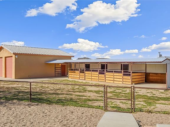 2nd image of 2205 E Cactus Wren Rd