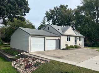 1112 Bridge Ave, Albert Lea, MN 56007