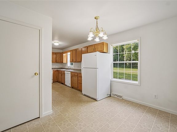 5th image of 3424 Stiles Rd