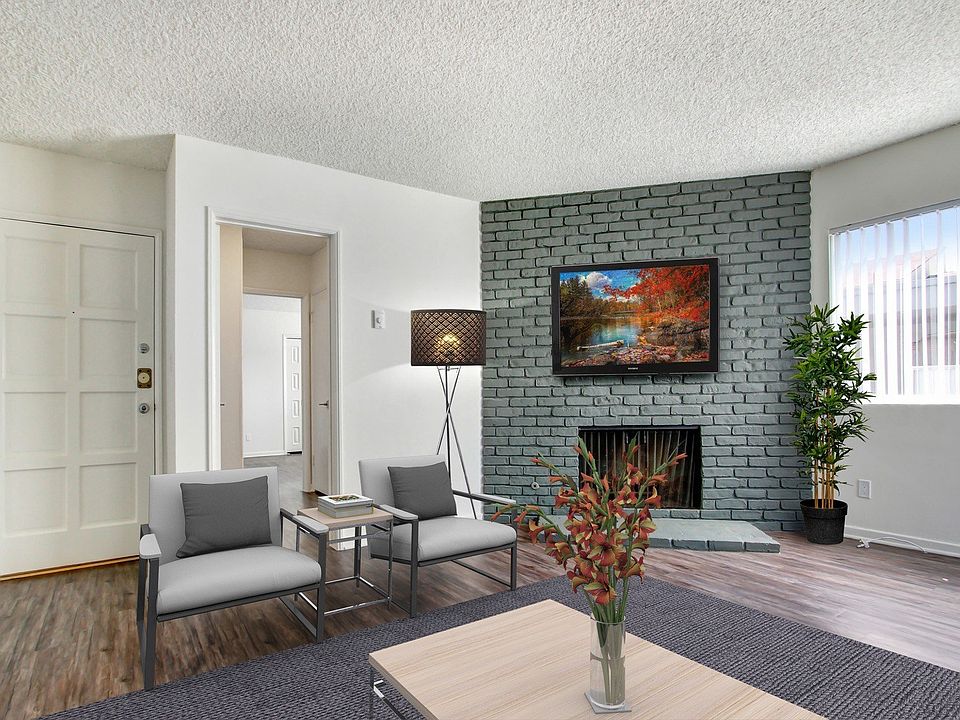 1st image of 1015 S Barrington Ave #973050