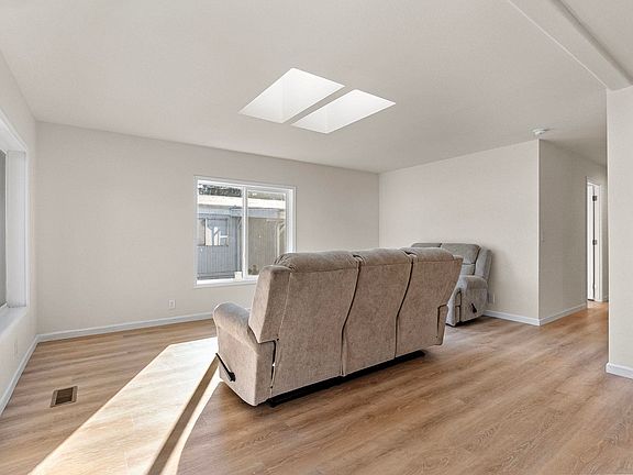 5th image of 650 E Washington Blvd Space 7