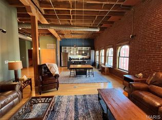 1004 Spruce St APT 613, Saint Louis, MO 63102
