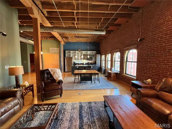 1004 Spruce St APT 613, Saint Louis, MO 63102